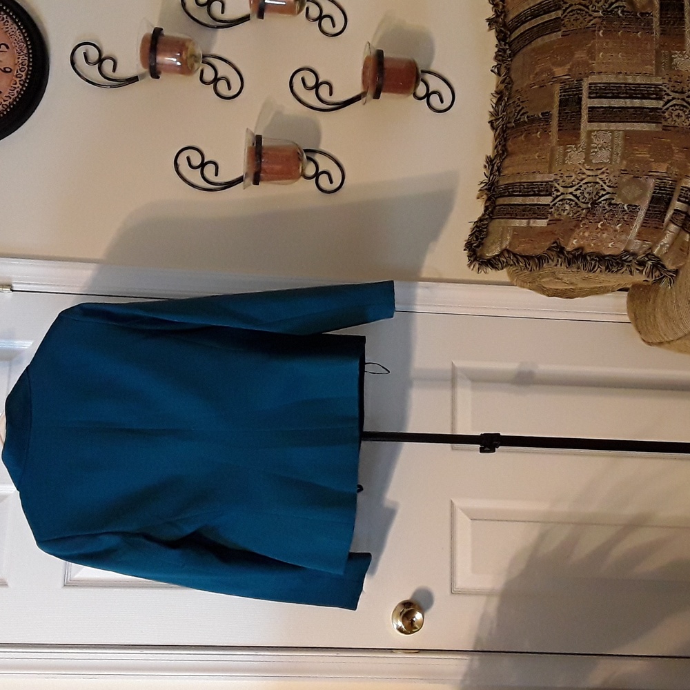 Suit - Picture 2 of 3
